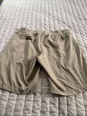 Under Armour Men's Tan Elastic-Waist Athletic Shorts